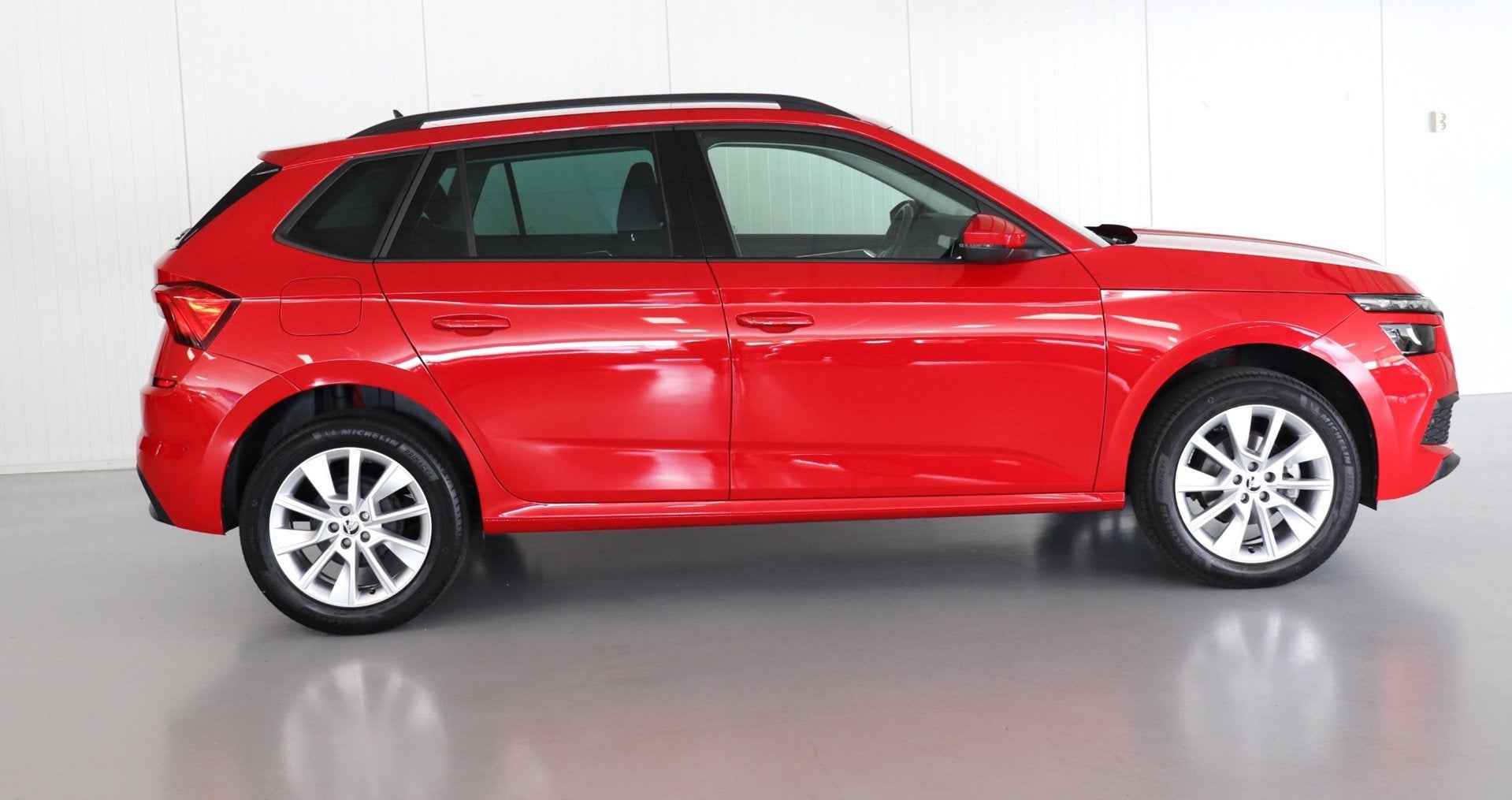 Skoda Kamiq Skoda KAMIQ 1.0 TSI 110pk DSG Business Edition P, Auto's, Dealer onderhouden, Stof, Gebruikt, 620 kg