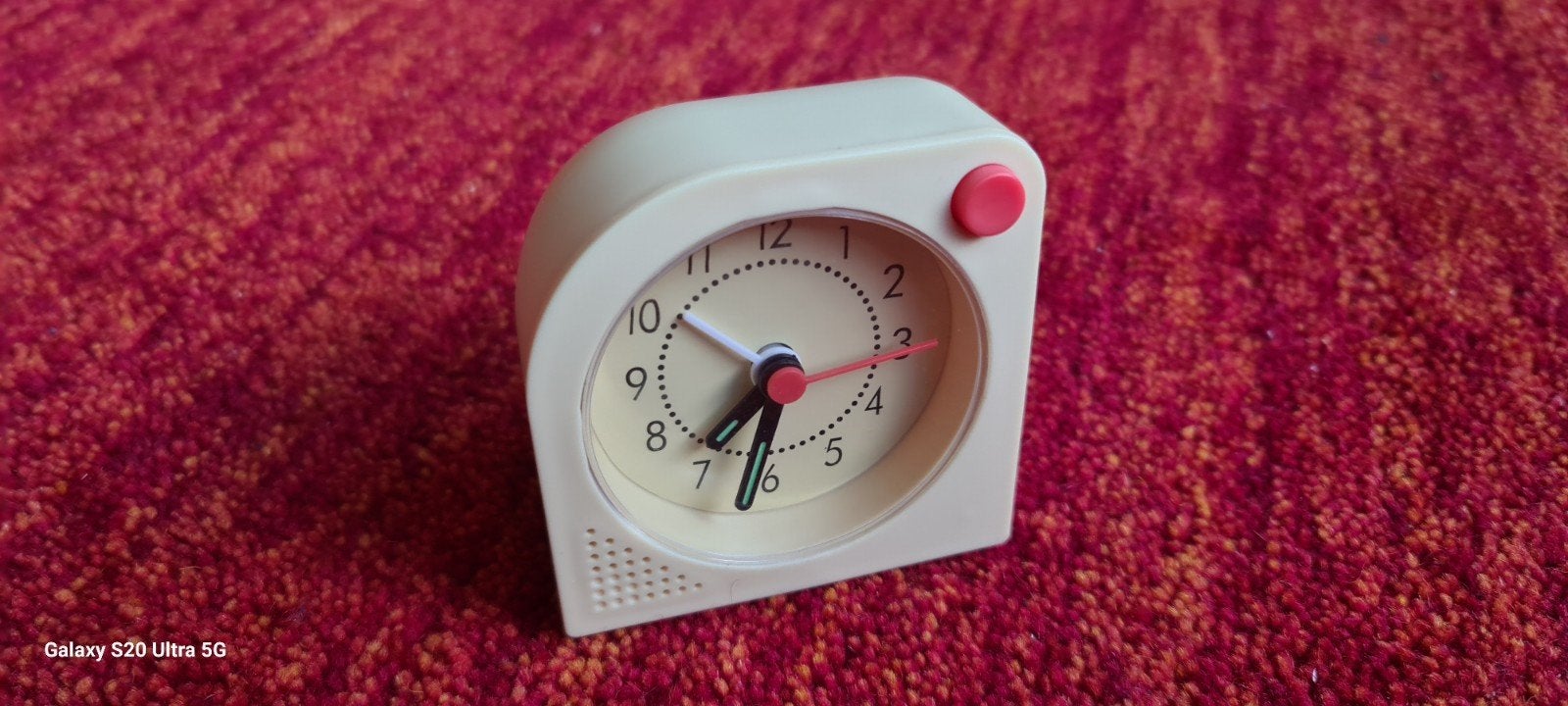 IKEA TJINGA Wekker - Crème met Rood Detail, Ophalen, IKEA, Analoog, Werkt op batterijen