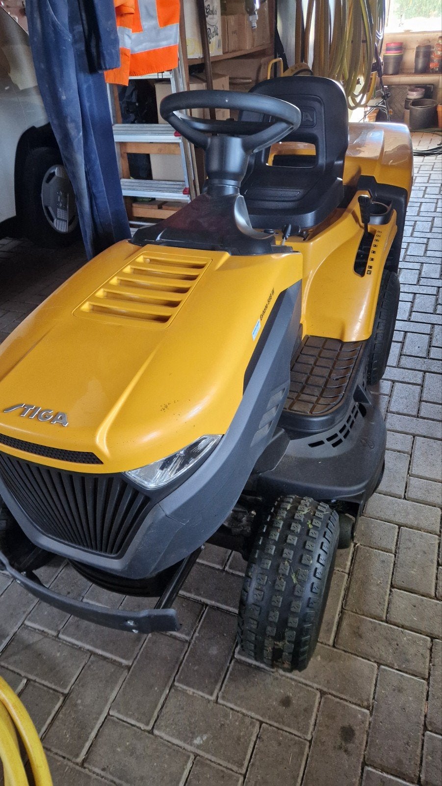 Zitmaaier stiga estate 598 W, Tuin en Terras, Zitmaaiers, Ophalen of Verzenden, Zo goed als nieuw, Opvangbak, Stiga met opvangbak