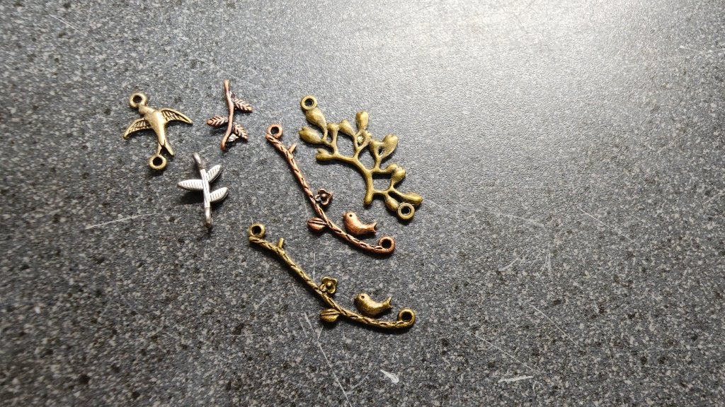 Grote restpartij metalen vogel en tak bedels voor sieraden, Ophalen of Verzenden, Nieuw, Hanger