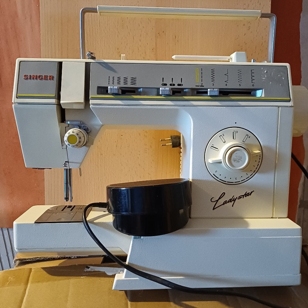 Naaimachine singer, Ophalen, Zo goed als nieuw, Naaimachine, Singer