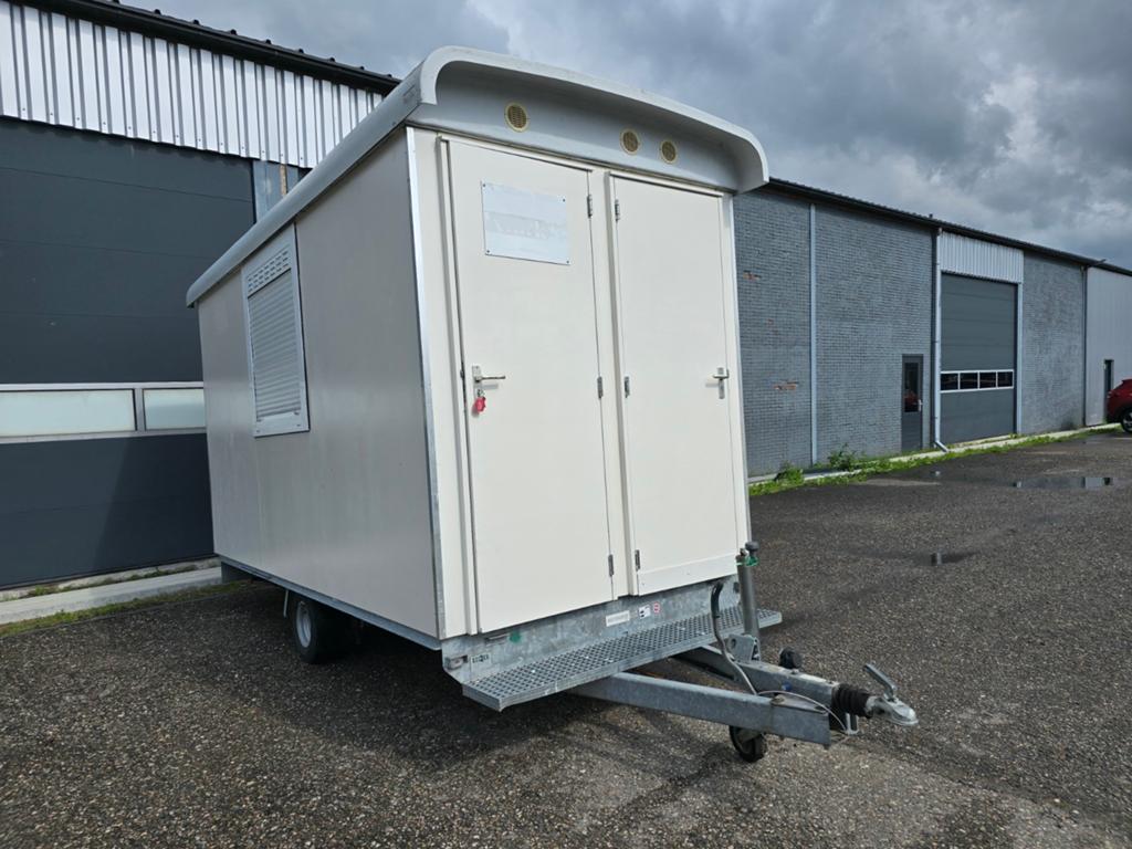 Schaftwagen 2013 met rolluiken, WC, opslag en kachel, Zakelijke goederen, Machines en Bouw | Keten en Containers, Ophalen of Verzenden
