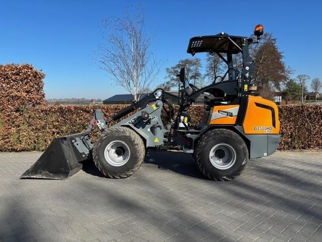 minishovel Giant 2500, Zakelijke goederen, Machines en Bouw | Kranen en Graafmachines, Ophalen of Verzenden, Wiellader of Shovel