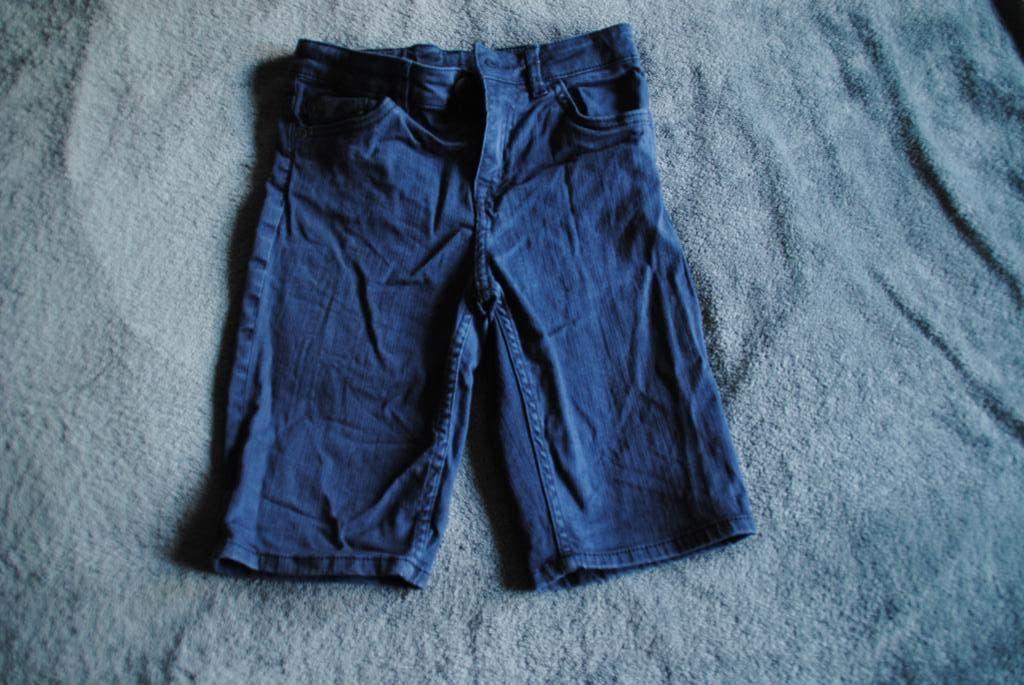 H&M donkerblauwe korte broek, maat 134, zo goed als nieuw!!!, Kinderen en Baby's, Kinderkleding | Maat 134, Broek, H&M, Ophalen of Verzenden