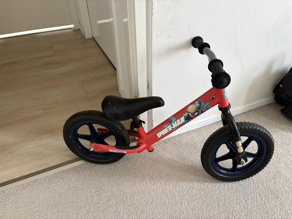 Marvel Spider-Man Loopfiets Kind 12 Inch Verstelbaar, Ophalen of Verzenden, Zo goed als nieuw
