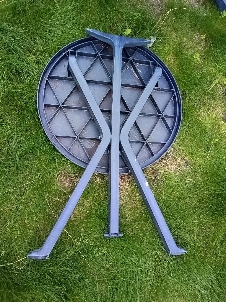 Gratis tuintafel & 1 stoel., Ophalen, Gebruikt, Rond, Kunststof
