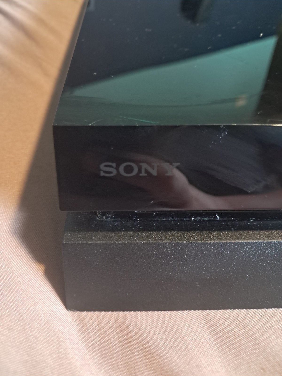 Foto 6 van ps4 met gam en een standaart