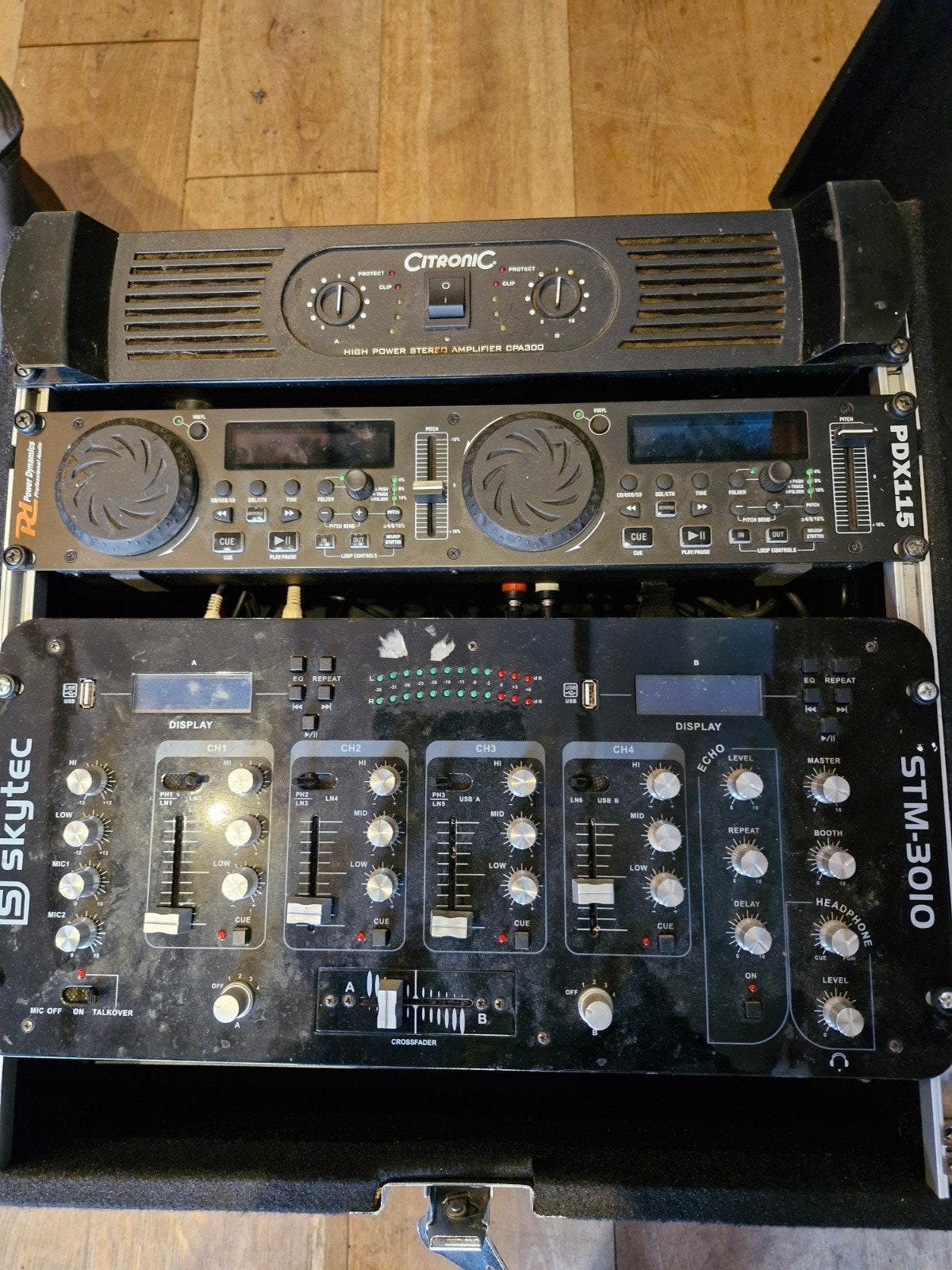 Complete DJ-set met versterker en mixer in flightcase, Ophalen, Gebruikt, Dj-set, Overige merken