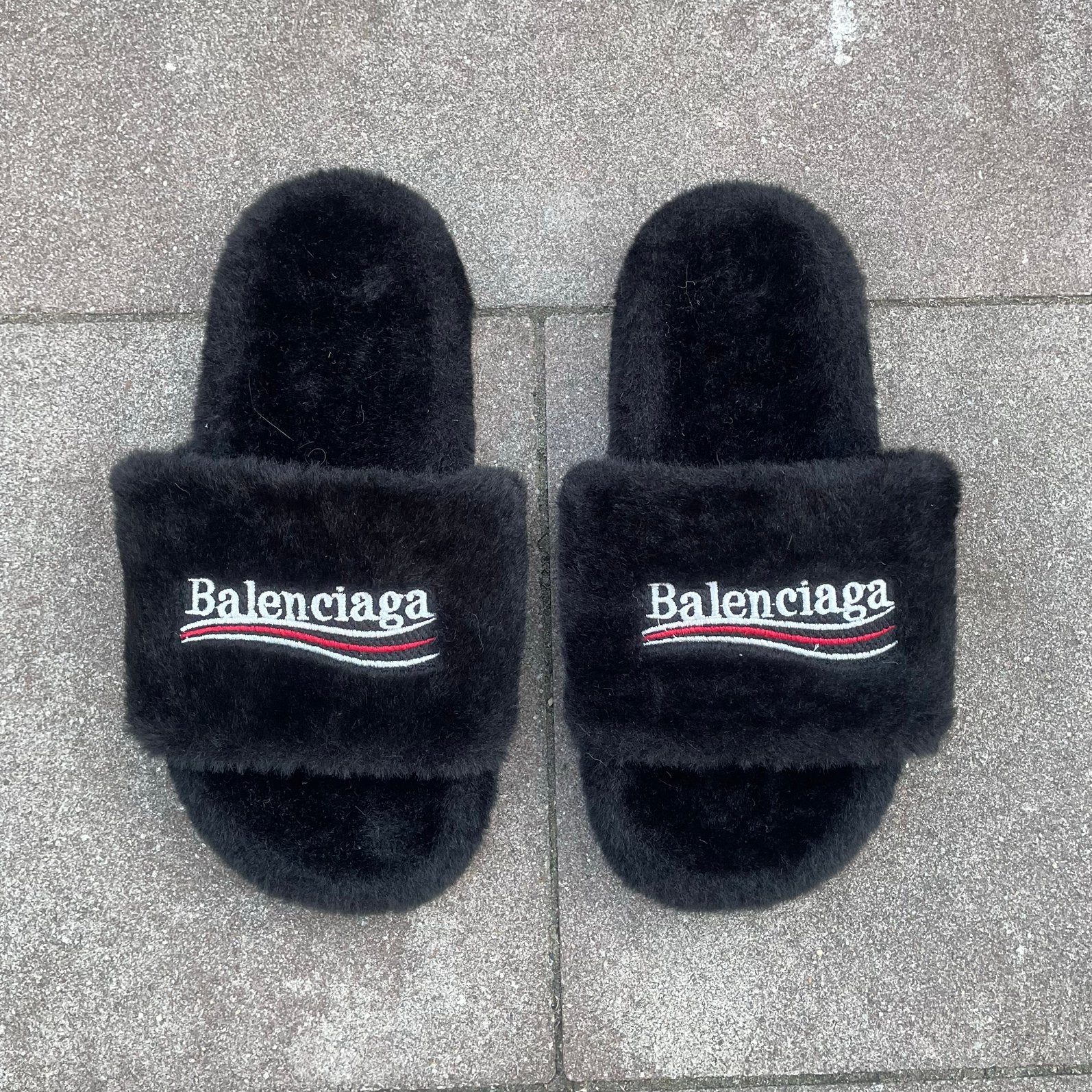 Balenciaga fur slides, Kleding | Heren, Schoenen, Slippers, Zwart, Ophalen of Verzenden, Zo goed als nieuw