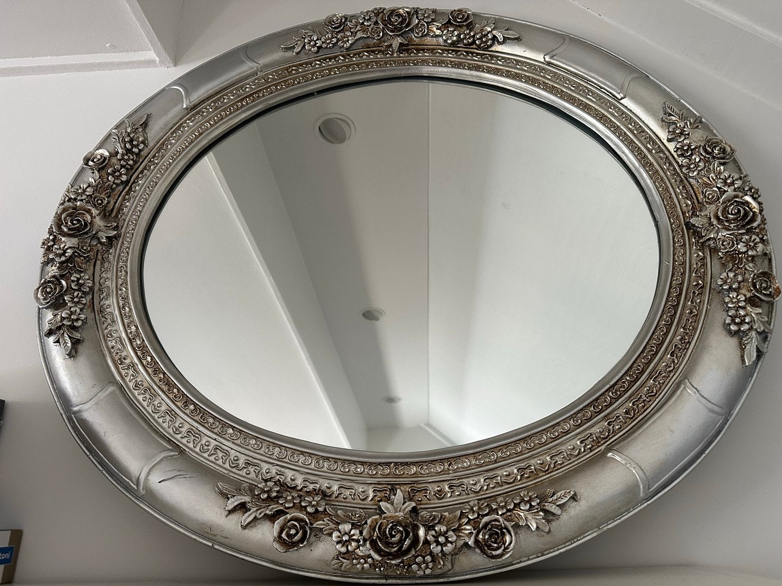 Ovale spiegel met sierlijke barok lijst - zilver/goud, Antiek en Kunst, Ophalen, Ovaal, 50 tot 100 cm, Minder dan 100 cm