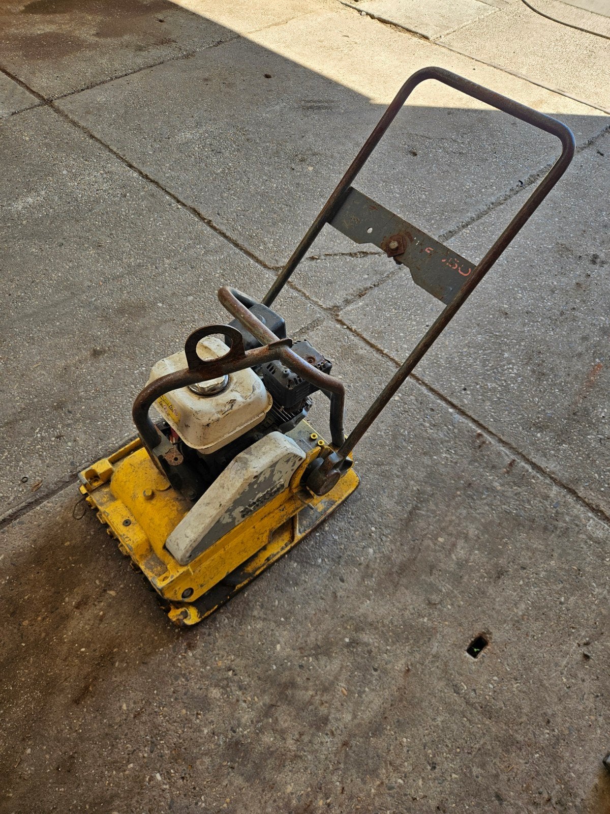 Wacker 2050a trilplaat, Ophalen, Gebruikt