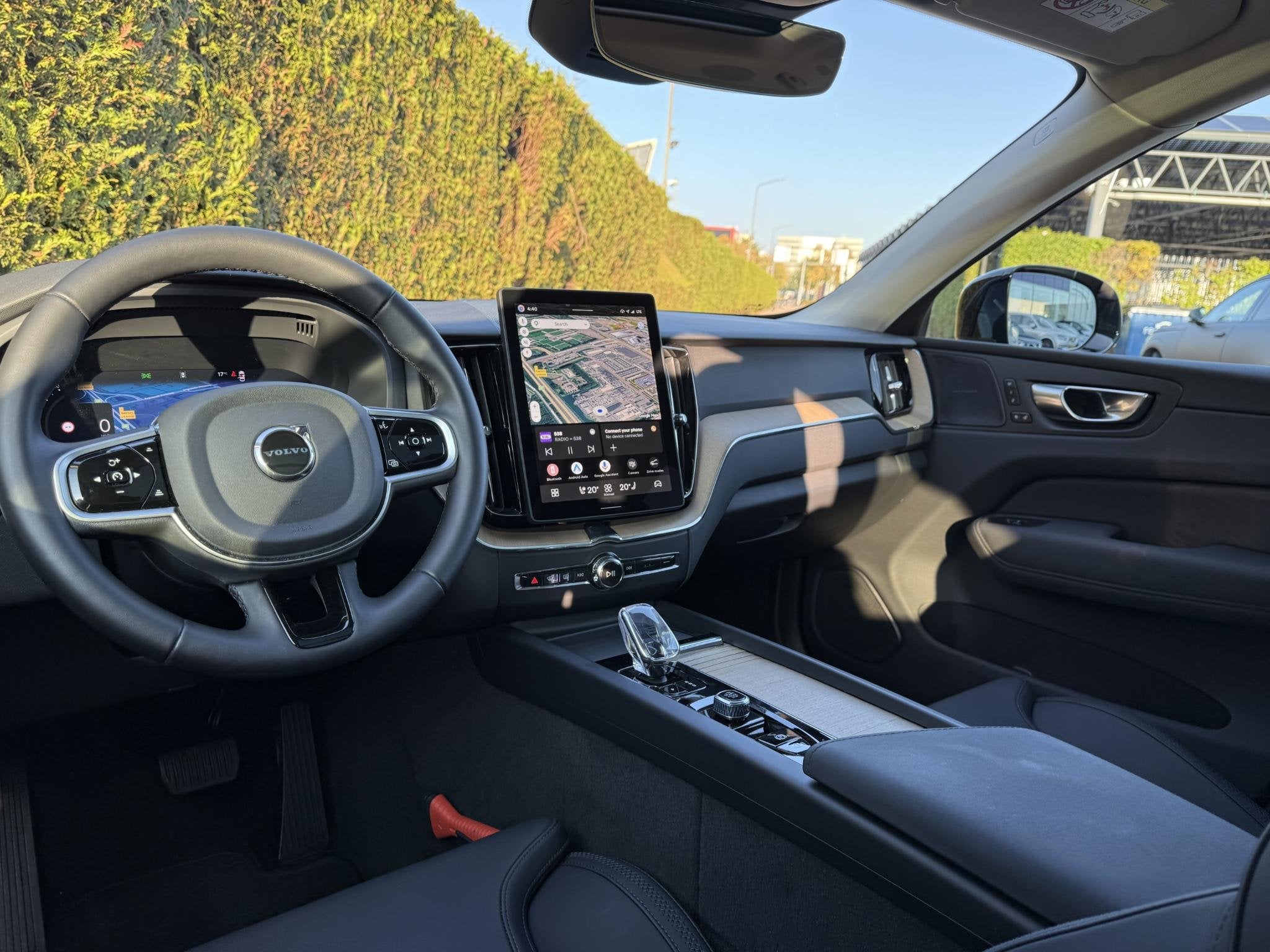 Volvo XC60 T6 Plug-in hybrid AWD Plus Dark | Trekhaak |, Auto's, Gebruikt, Euro 6, 4 cilinders, 180 min