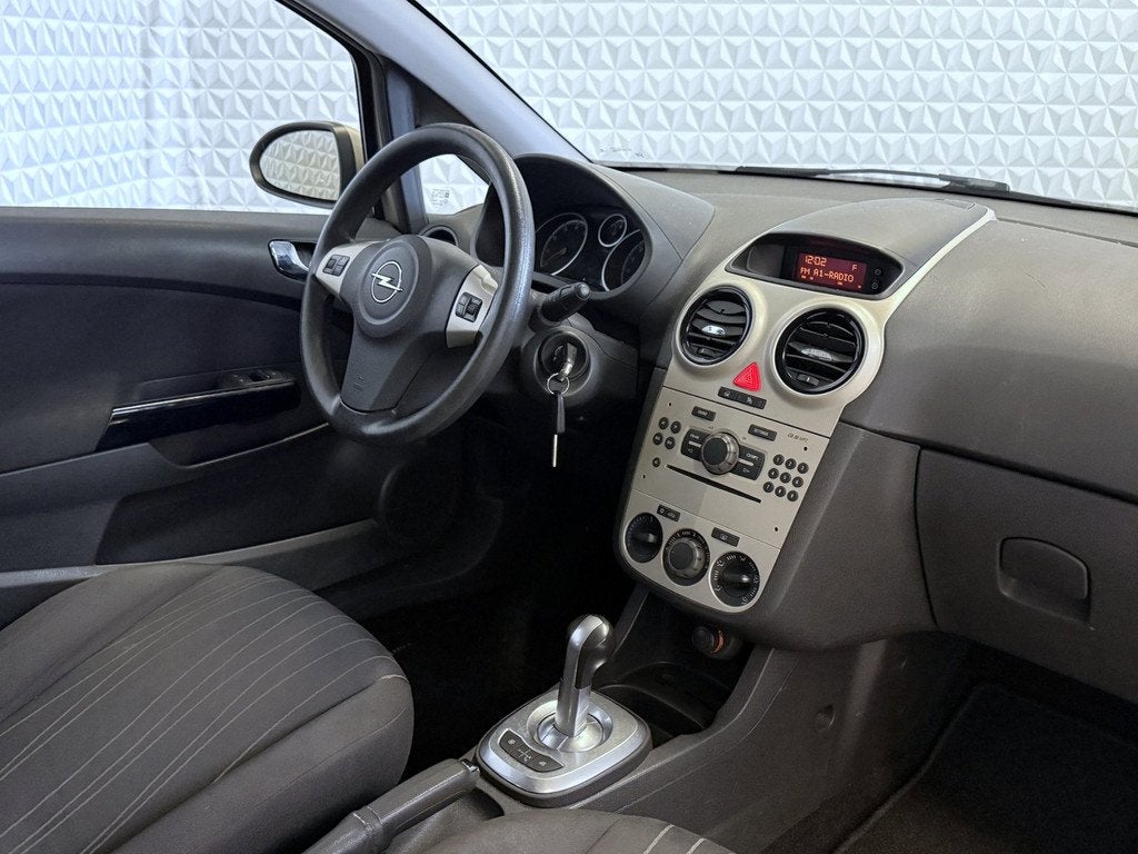 Opel Corsa 1.2-16V Enjoy AUTOMAAT / Nieuwe distributiekettin, Auto's, Opel, 1229 cc, Beige, Origineel Nederlands, Bedrijf