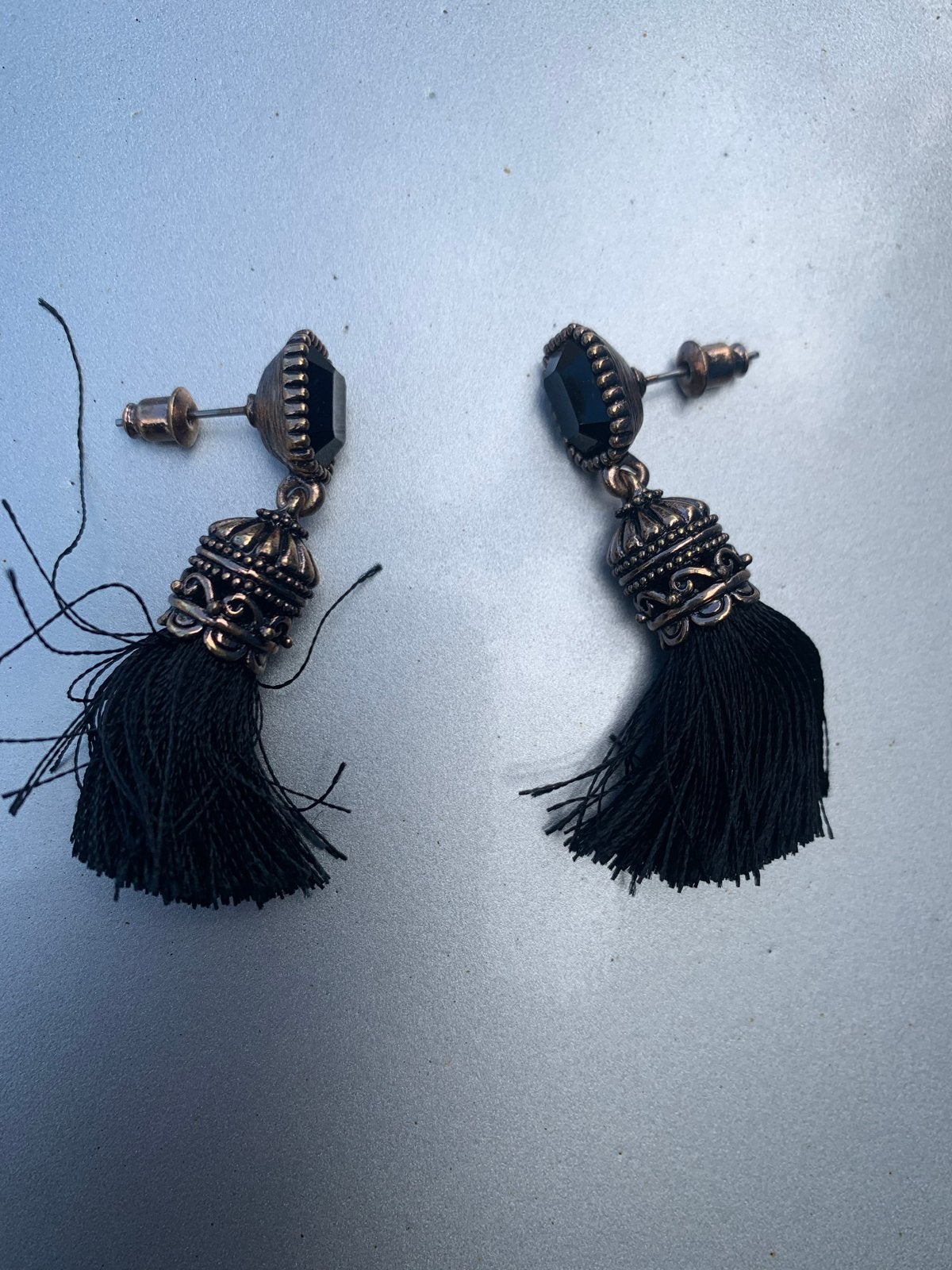 Elegante zwarte kwastjes oorbellen met steen, Sieraden, Tassen en Uiterlijk, Overige materialen, Zwart, Ophalen of Verzenden, Met edelsteen