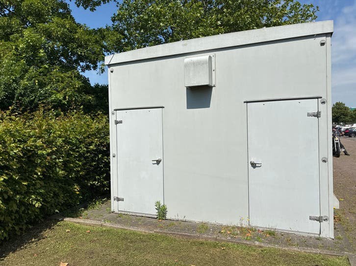 Huisje van polyester vier deuren, Ophalen, Kunststof, Overige typen