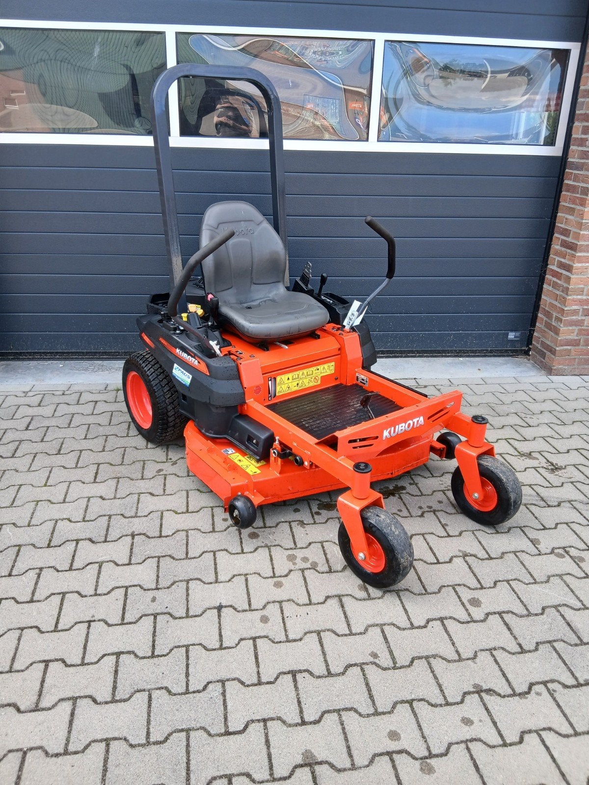 Kubota z122r zeroturn