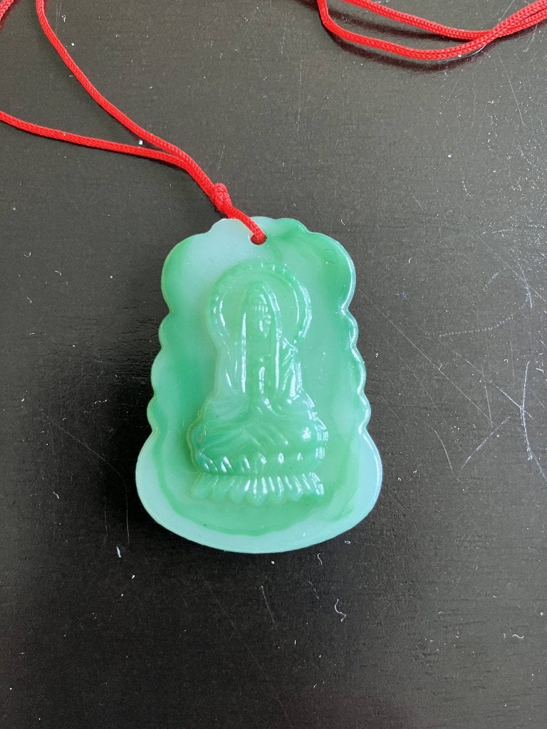 Hanger aan koord met afbeelding van Guanyin, Sieraden, Tassen en Uiterlijk, Kettingen, Ophalen of Verzenden, Nieuw, Groen, Overige materialen
