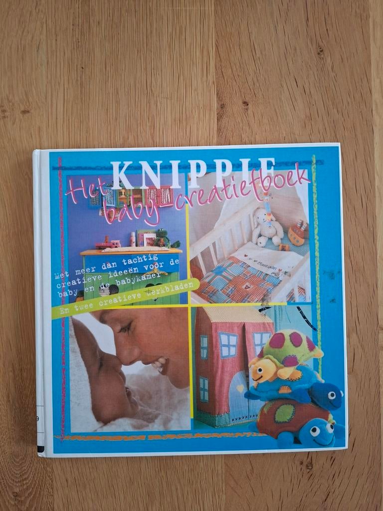 Knippie babyboek, Ophalen of Verzenden, Non-fictie