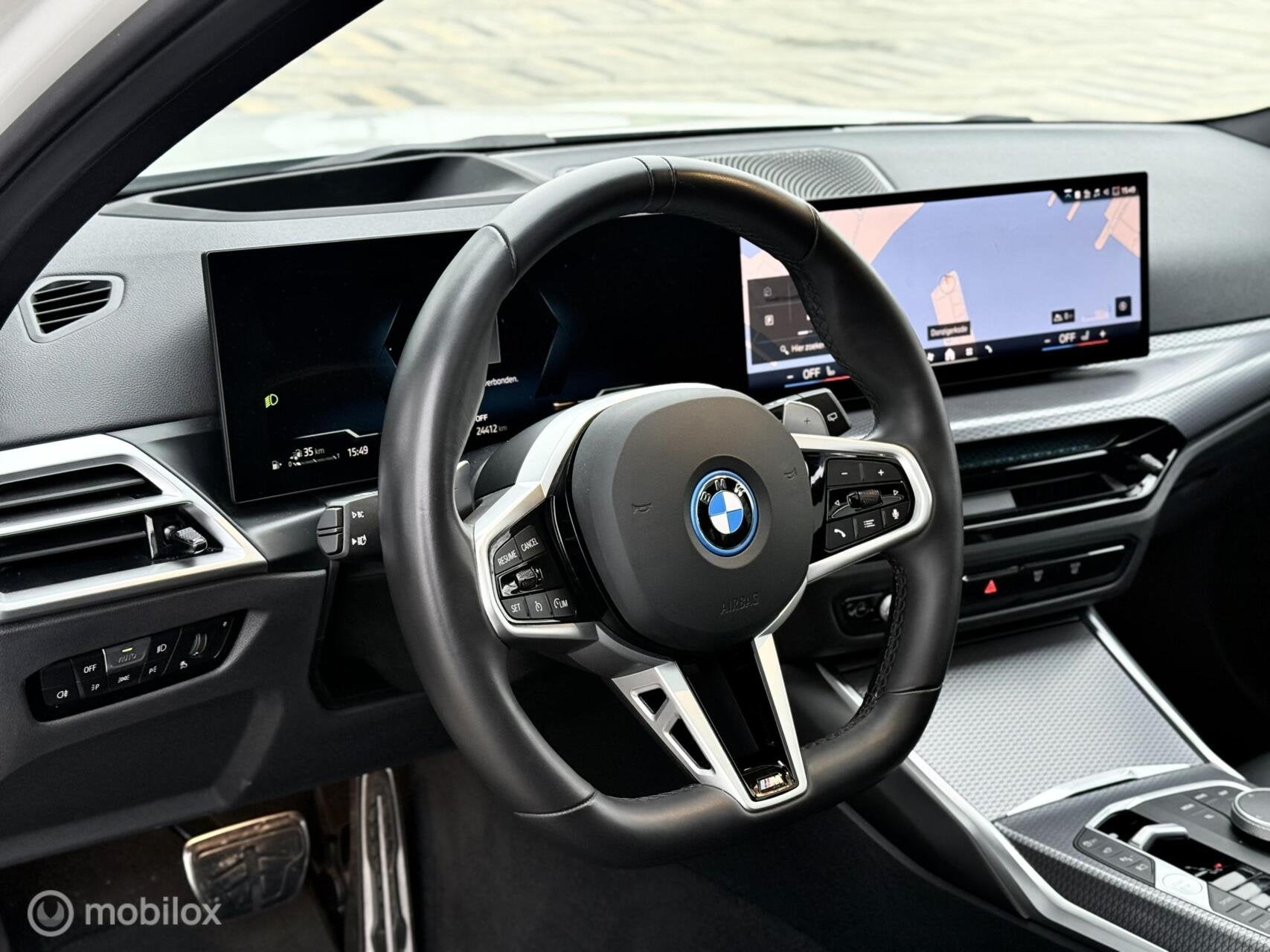 BMW 330e xDrive Touring M Sport Pro |Kuipstoel|Pano|H&K, Automaat, 1998 cc, Gebruikt, Zwart