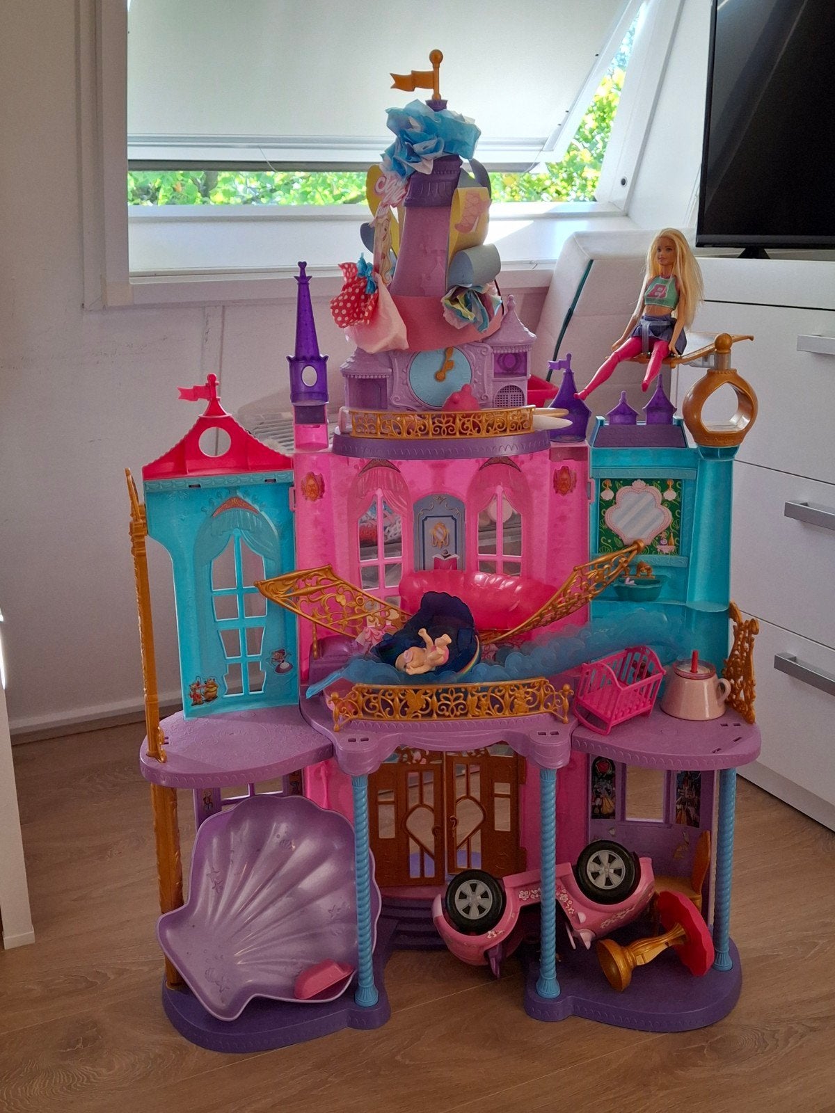 Barbie Droomkasteel met accessoires en Barbiepop