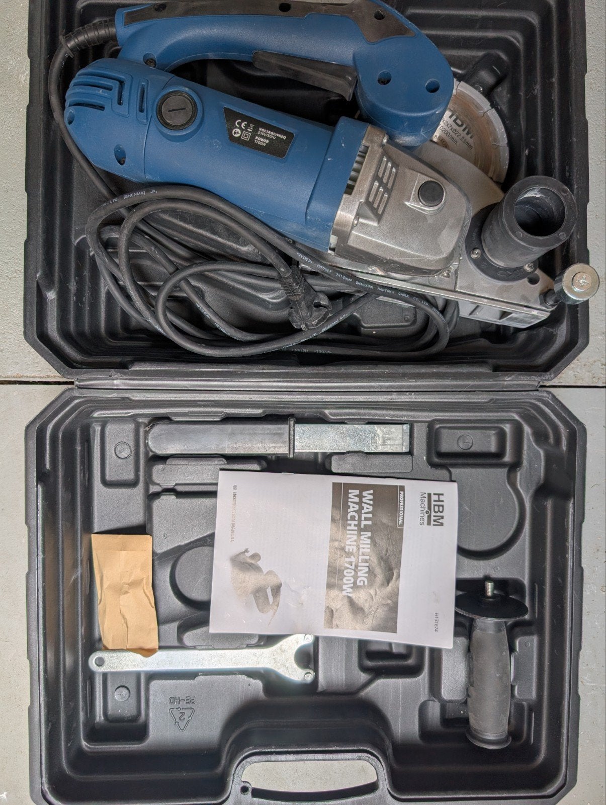 HBM Muurfrees 1700W met koffer en accessoires, Ophalen of Verzenden, Gebruikt