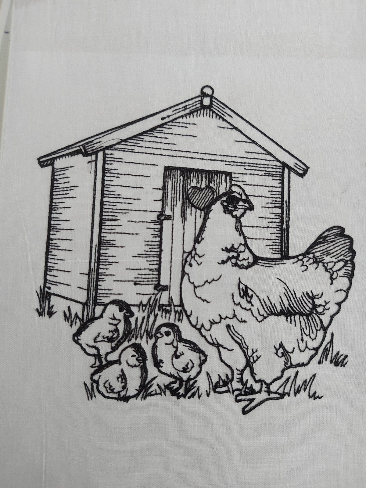 Geborduurd lapje stof met kip en kuikens (50x50cm), 120 cm of meer, Nieuw, Ophalen of Verzenden, Katoen