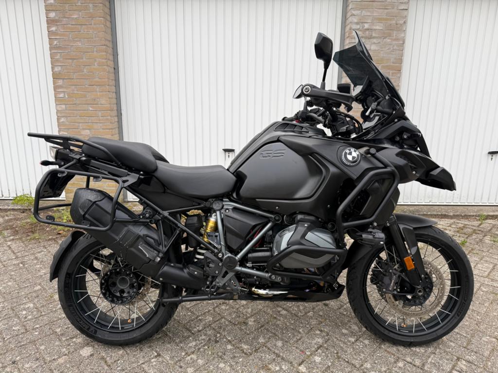 BMW R1250GSA ‘21 All-Black Garantie+Olie-inclusief, Handvatverwarming, 2 cilinders, 1254 cc, Motorrijbewijs A