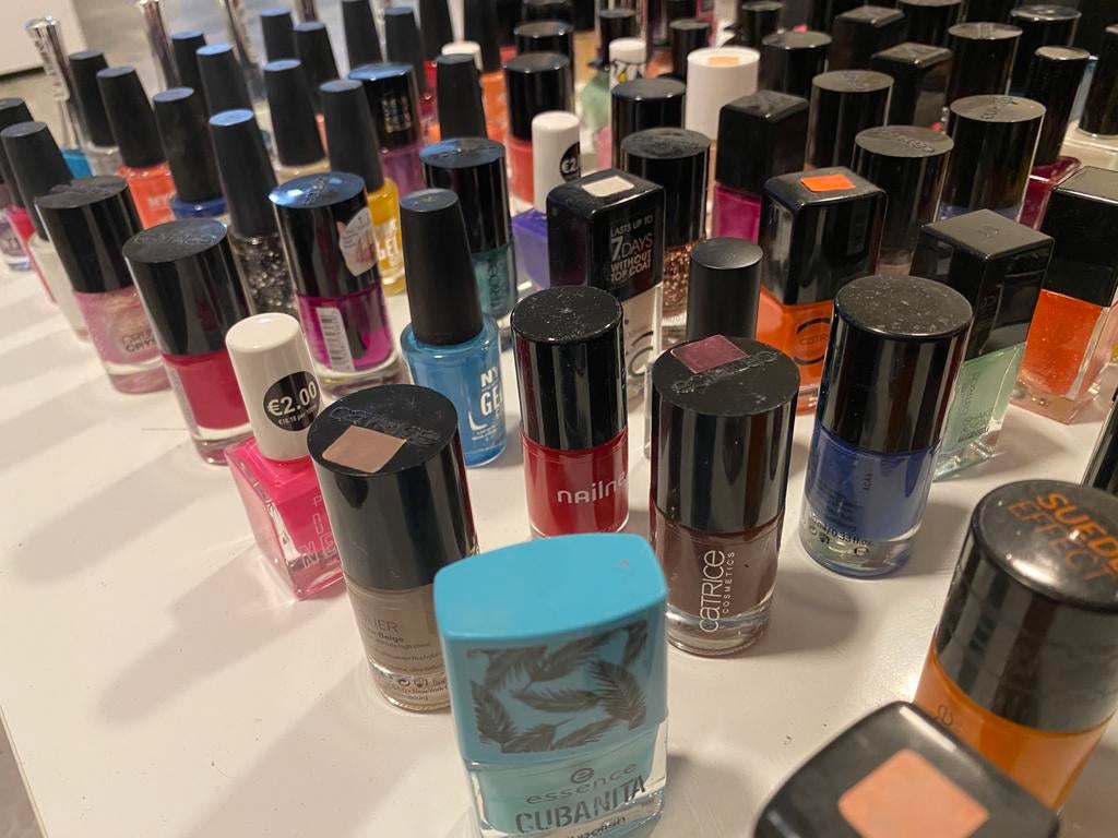 100 Nagellakjes - Diverse Kleuren en Merken - Zo Goed als Ni, Overige kleuren, Ophalen of Verzenden, Zo goed als nieuw, Handen en Nagels