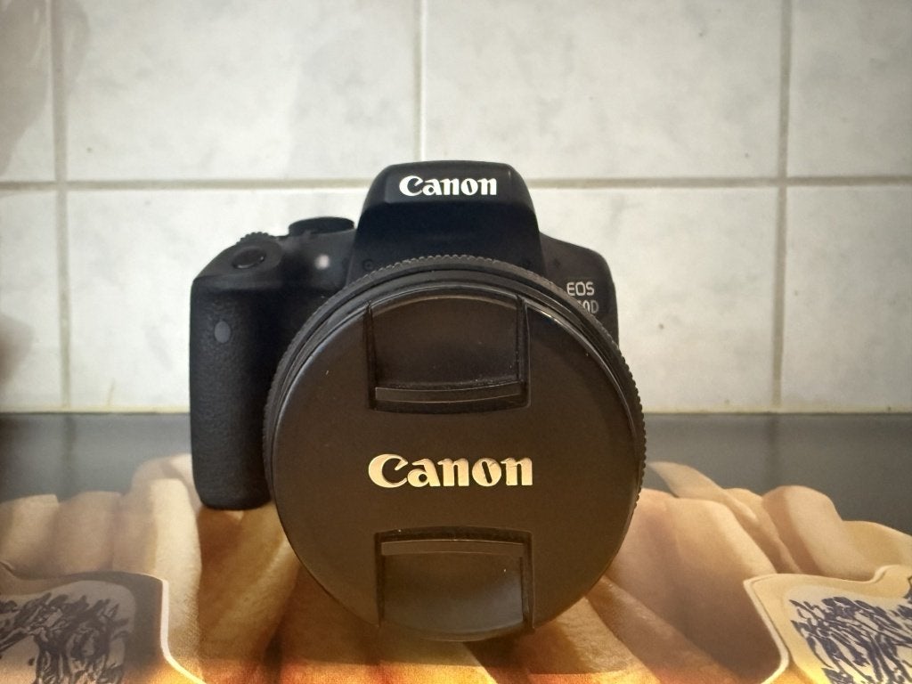 Canon EOS 750D met 18-55 lens