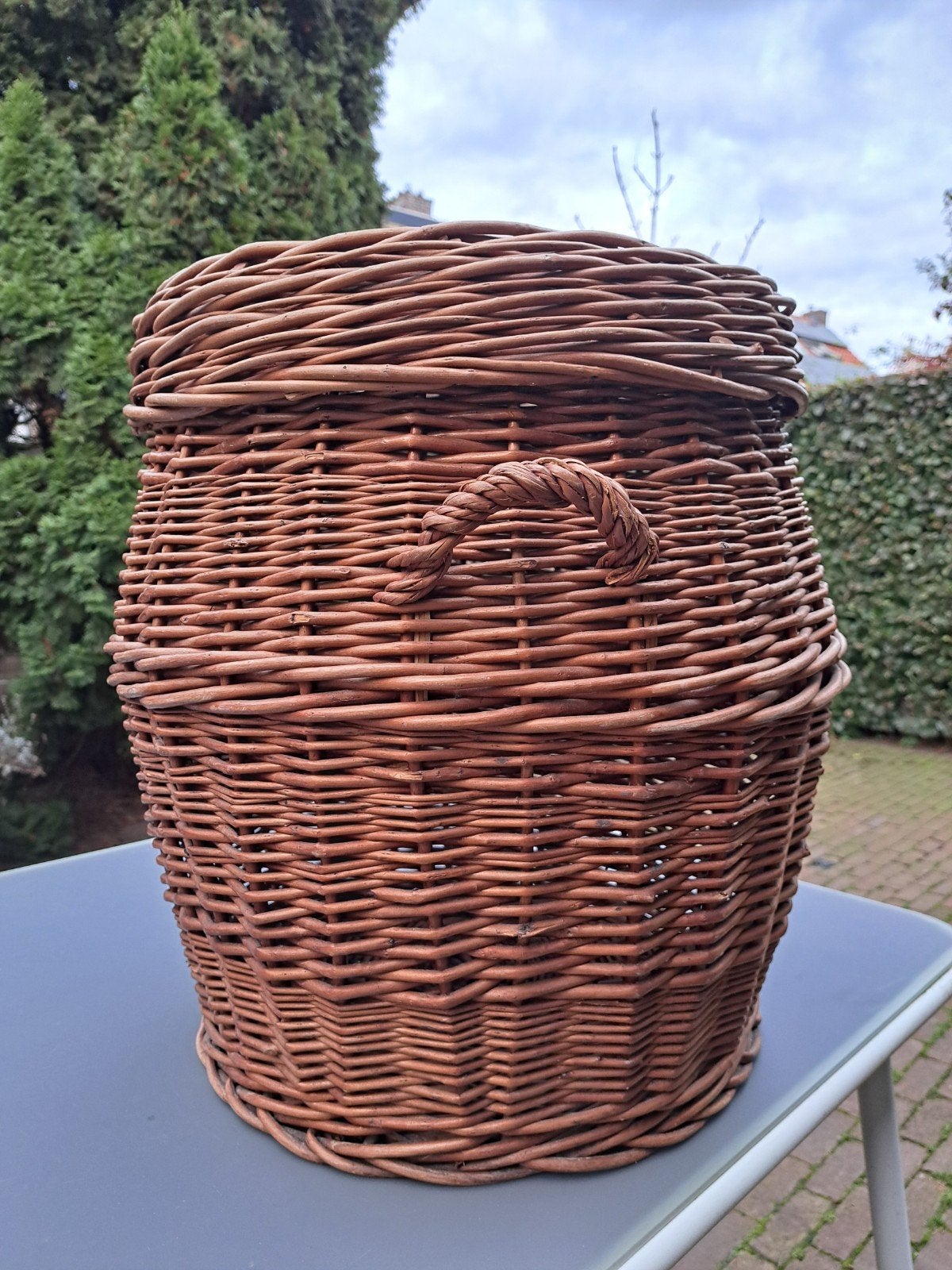 Rieten mand met deksel en handvatten vintage retro, Huis en Inrichting, Gebruikt, Mand, Rond, Ophalen of Verzenden