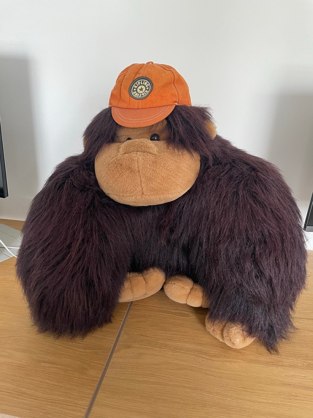 Grote Kipling aap knuffel met pet, Ophalen, Overige merken, Zo goed als nieuw, Middelgroot (20 tot 80 cm)