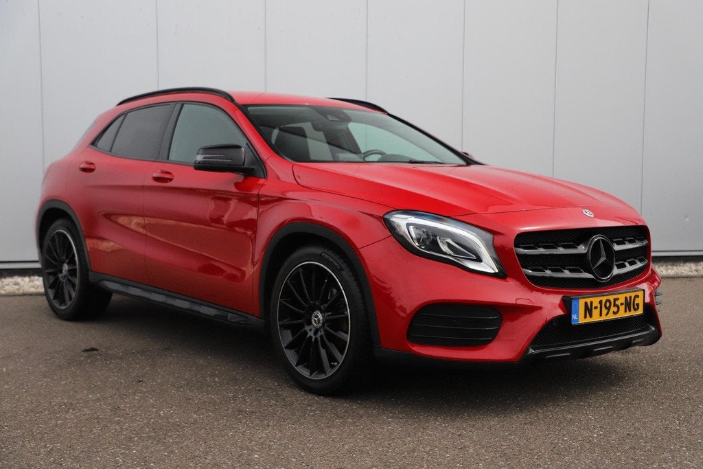 Mercedes-Benz GLA-klasse 200 Premium Plus AMG Automaat 19 in, Gebruikt, 1595 cc, Bedrijf, 1335 kg