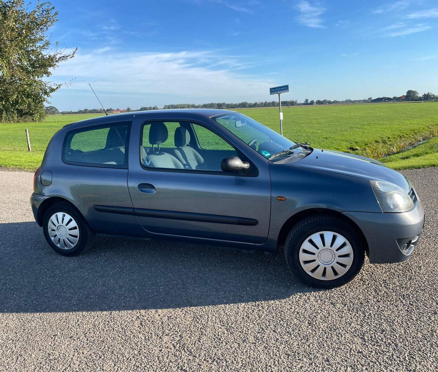 Renault Clio 1.2 RN 3DR 2006 Blauw 157000 km, Voorwielaandrijving, 31 €/maand, 4 cilinders, Origineel Nederlands