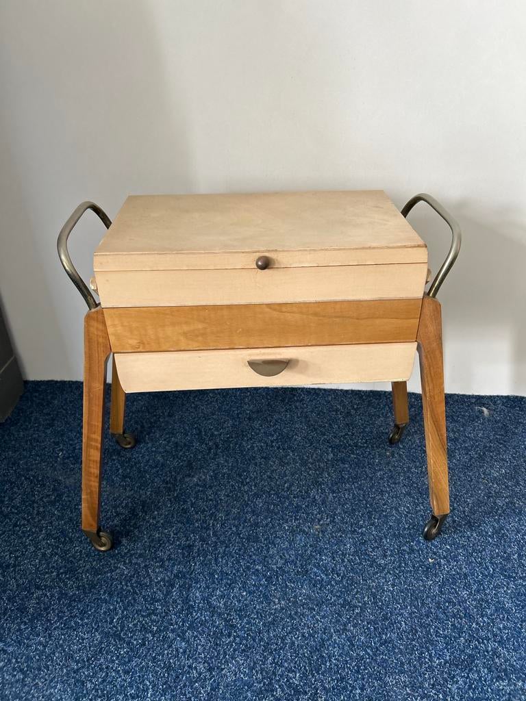 Vintage Naaiwagen / Naaitafel op wielen, Ophalen of Verzenden, Gebruikt, Toebehoren, Overige merken