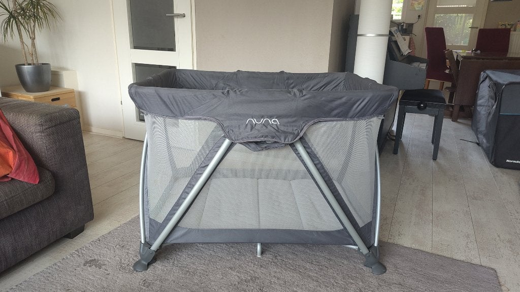 Campingbed Nuna Sena baby & peuter, Ophalen, Gebruikt, Reisbedje
