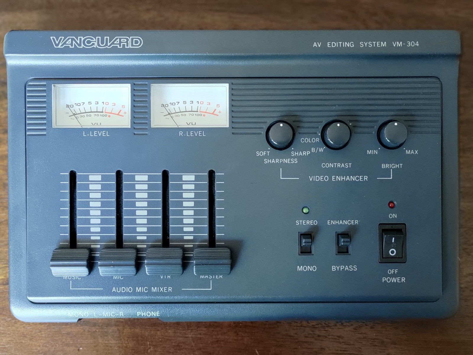 Vanguard AV Editing System VM-304 Video Enhancer & Mixer, Ophalen of Verzenden, Zo goed als nieuw