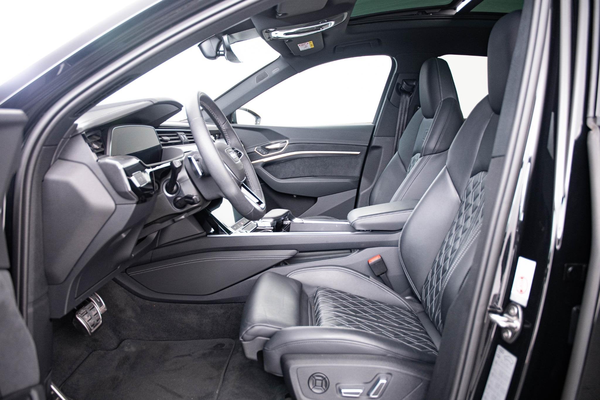 Audi Q8 Sportback e-tron 55 quattro S Edition 115 kWh Panora, Auto's, Audi, Automaat, Huisgarantie, Met garantie (alle), Leder