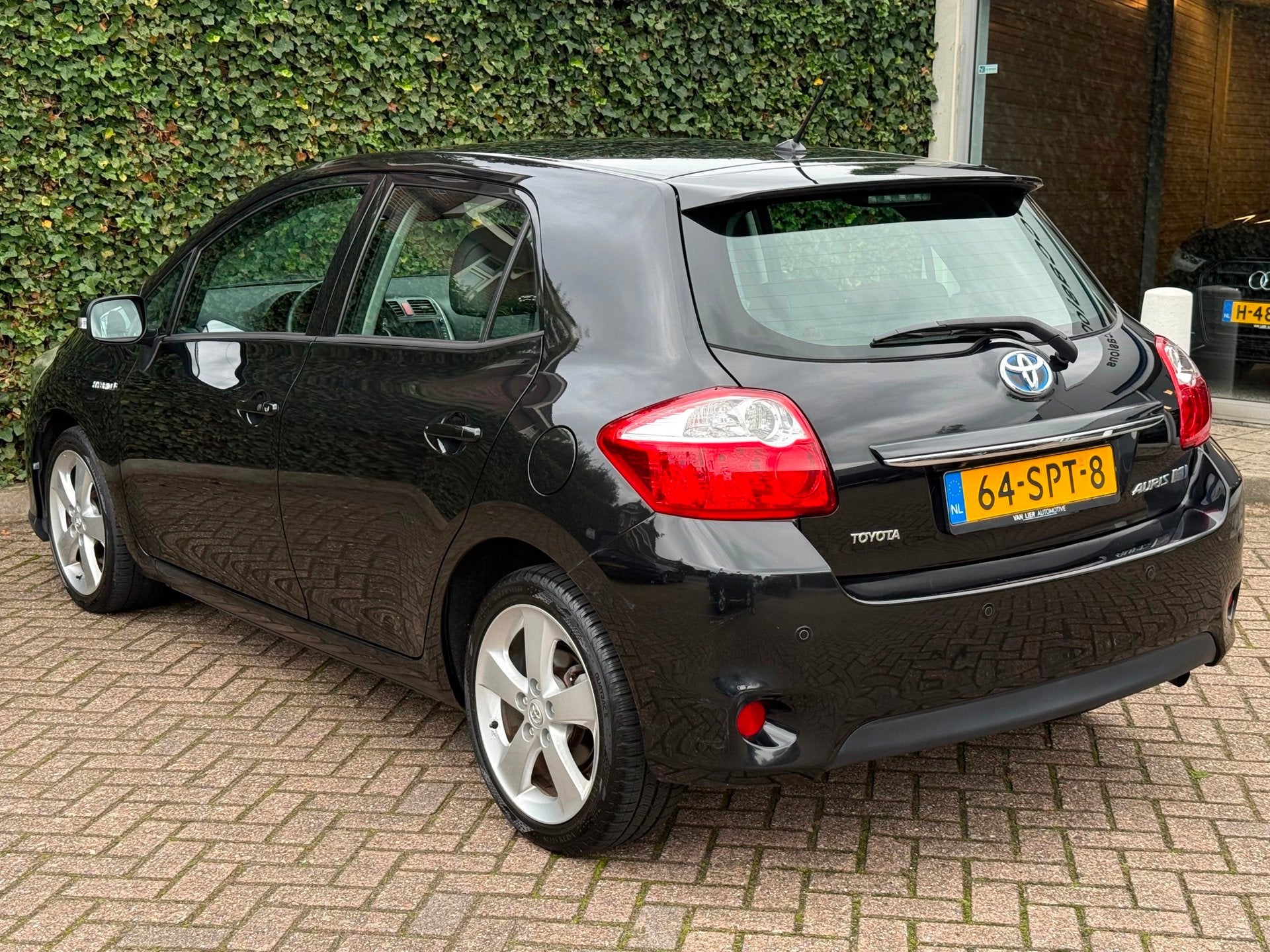 Toyota Auris 1.8 Full Hybrid Executive | Keyless | Camera |, Auto's, Euro 5, Gebruikt, Zwart, 4 cilinders