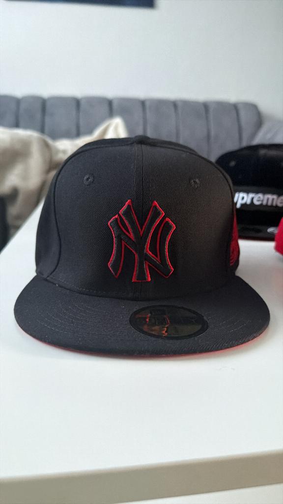 New Era NY Yankees Subway Series Cap Zwart Rood, Ophalen of Verzenden, Nieuw, Pet