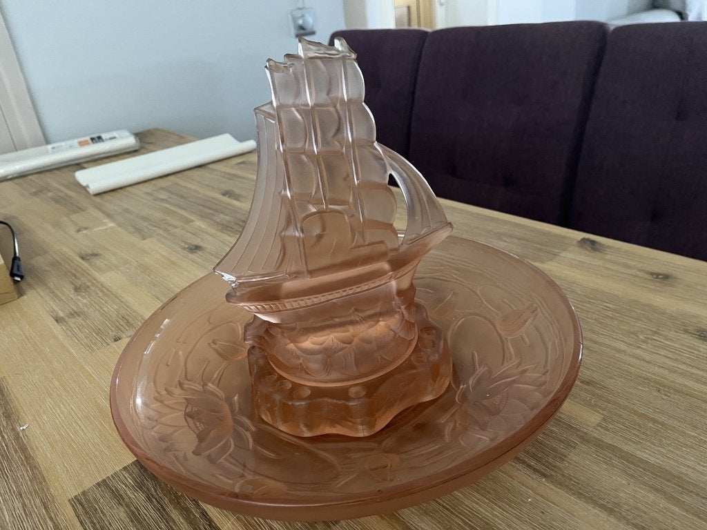 Drijfschaal van geperst glas, Ophalen