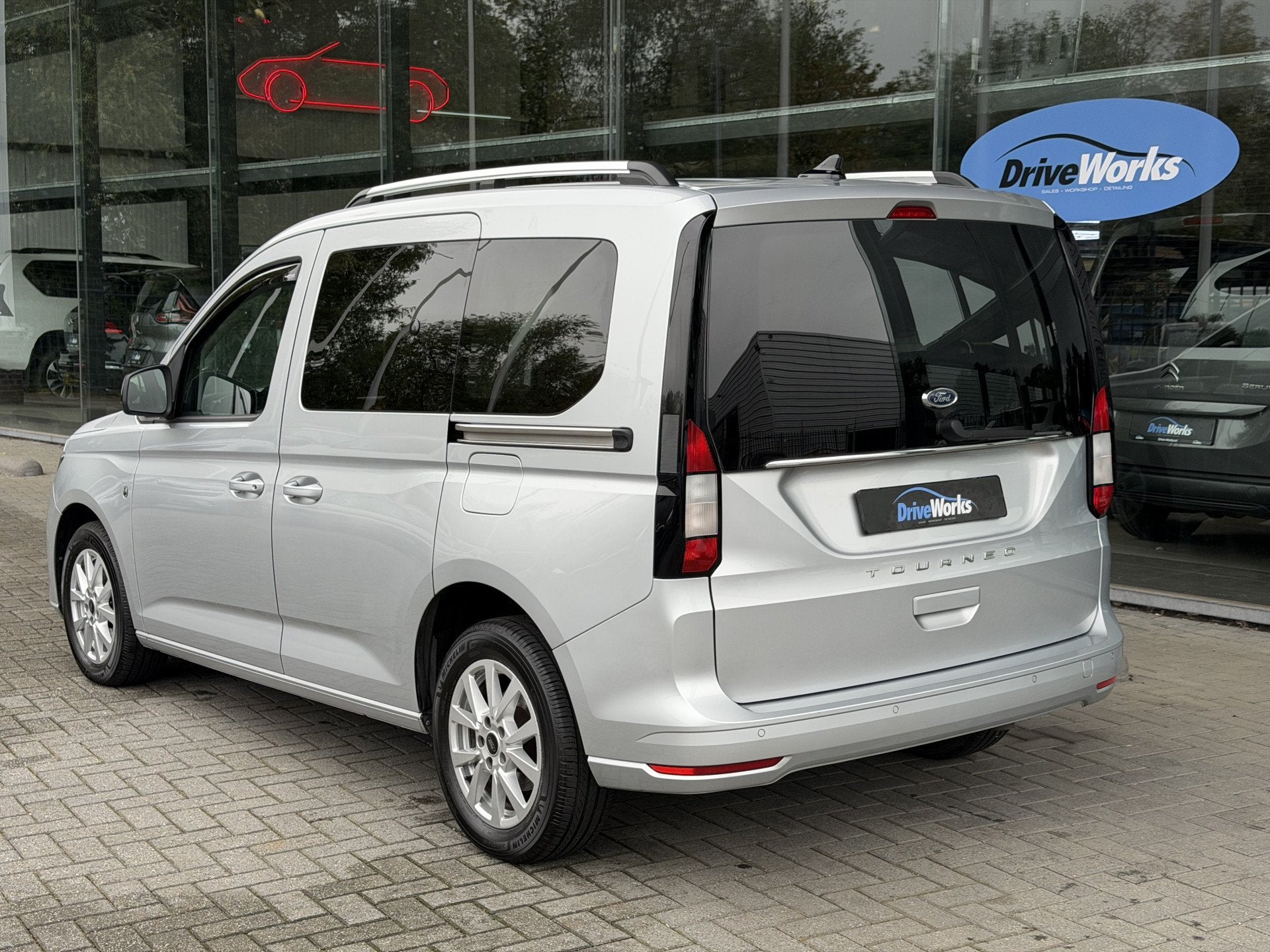 Ford Tourneo Connect | 1.5 TSI 7p | Adaptive CC | Winter-pak, Auto's, Voorwielaandrijving, Stof, Zwart, 4 cilinders