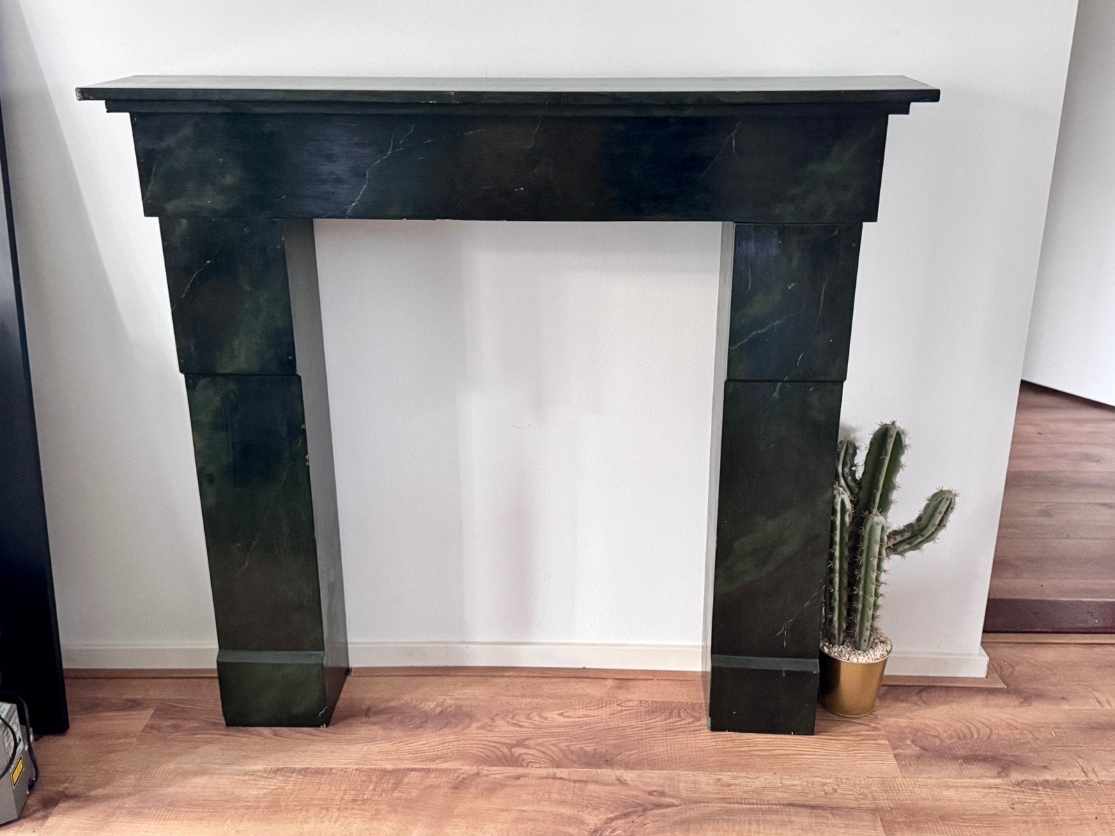 Klassieke houten schouwmantel met zwarte marmerlook, Ophalen, Gebruikt, Overige soorten