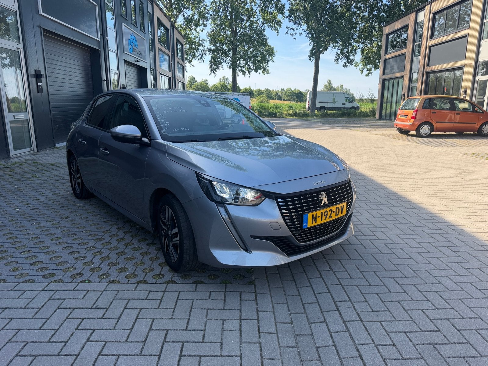 Peugeot 208 1.2 Puretech 100pk 2021 Grijs 093.000km nap, Voorwielaandrijving, Zwart, 100 pk, Origineel Nederlands