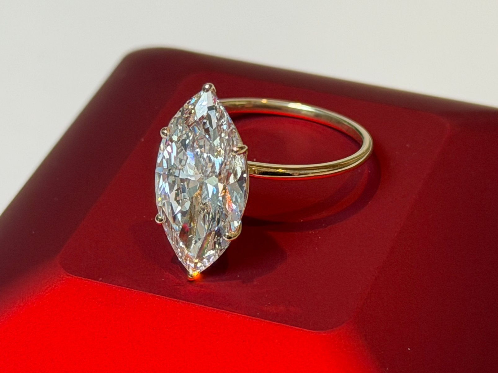 Geel gouden ring met VS1 diamant van maar liefst 5.00ct!, Sieraden, Tassen en Uiterlijk, Ringen, Nieuw, Ophalen of Verzenden, 17 tot 18