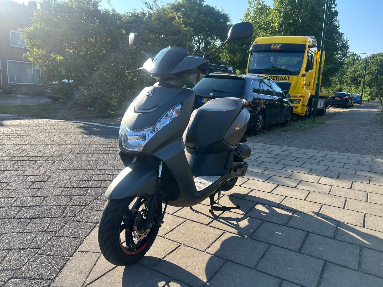 2019 peugeot kisbee brom, Fietsen en Brommers, Scooters | Peugeot, Ophalen, Overige modellen, Maximaal 45 km/u, Zo goed als nieuw