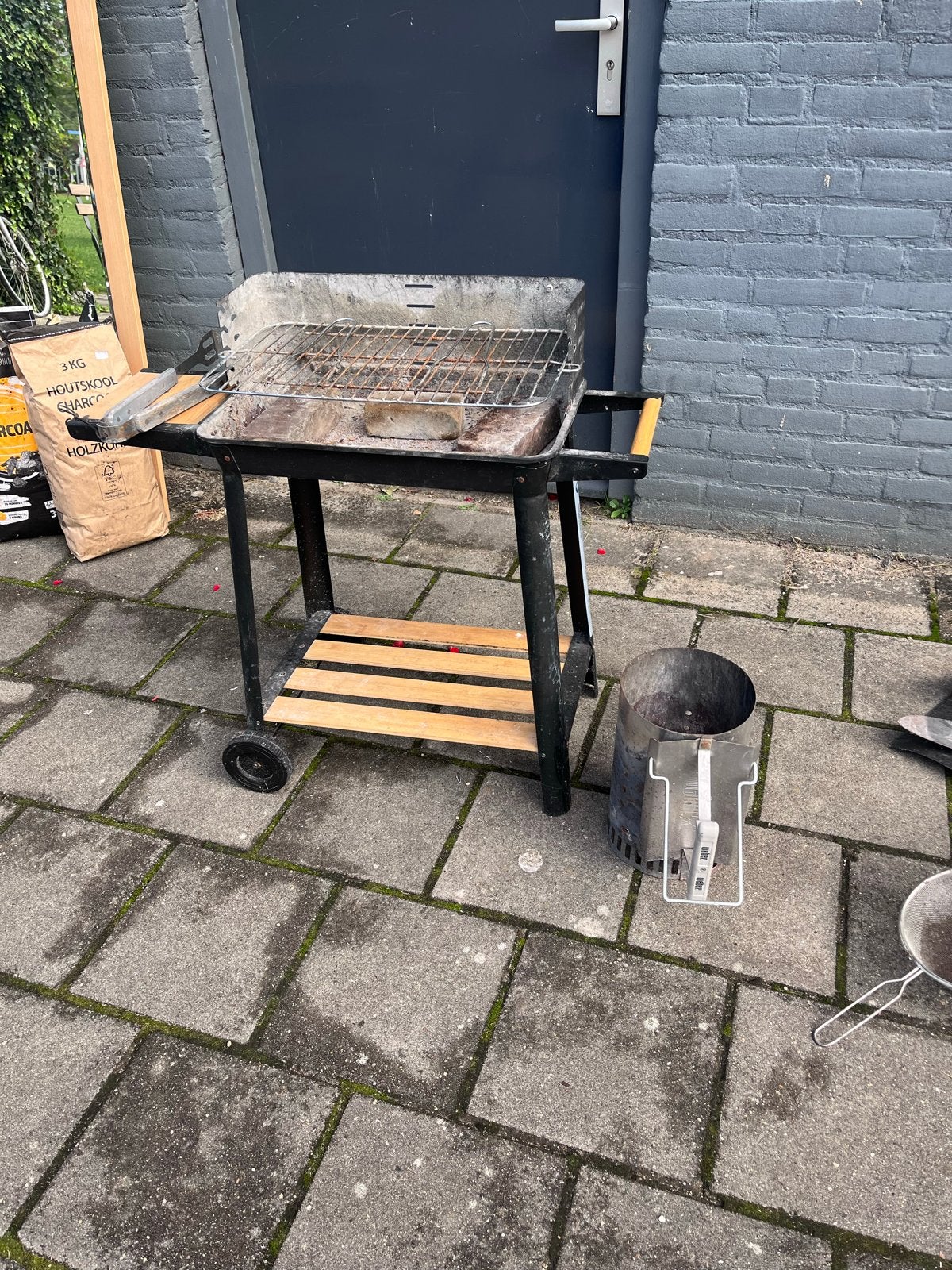 BBQ met houtskool en incl weber briketten starter, Tuin en Terras, Ophalen, Gebruikt