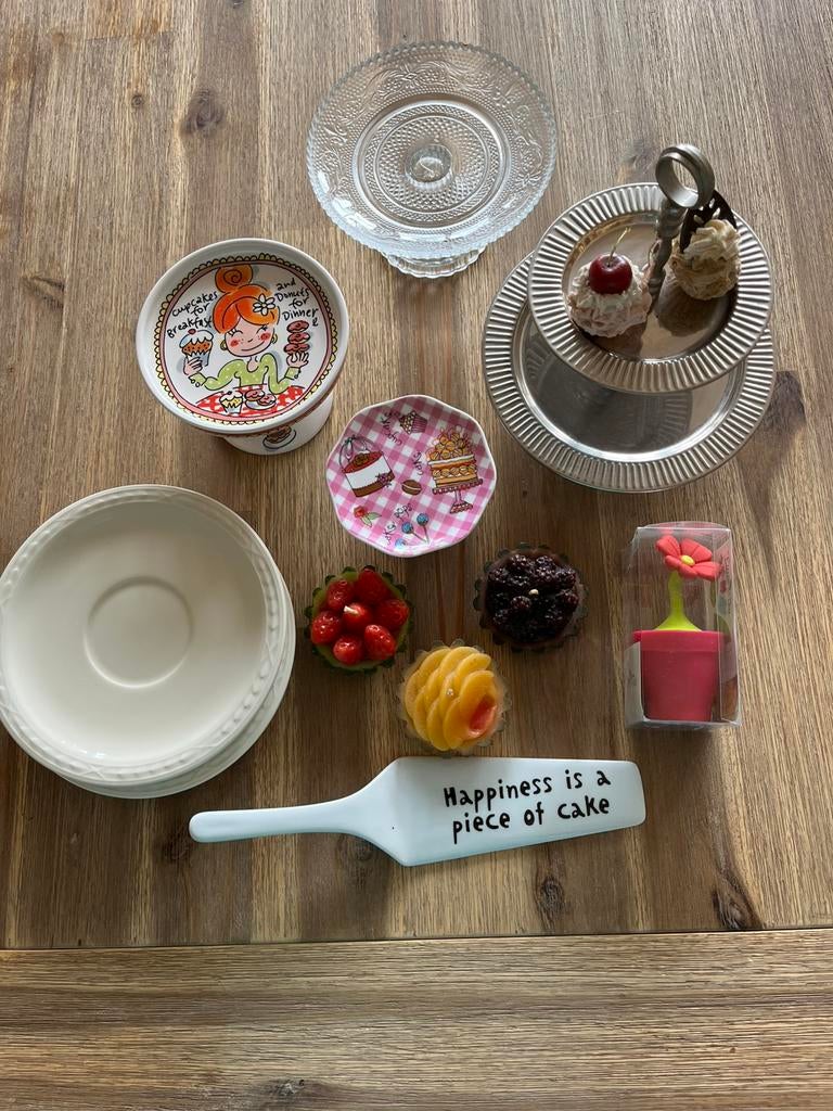 Etageres, taartjes en borden, high tea versiering!, Hobby en Vrije tijd, Taarten en Cupcakes maken, Zo goed als nieuw, Overige typen