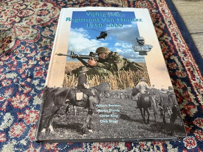 Vijftig Jaar Regiment van Heutsz 1950-2000, Ophalen of Verzenden, Zo goed als nieuw, Landmacht, Meerdere auteurs