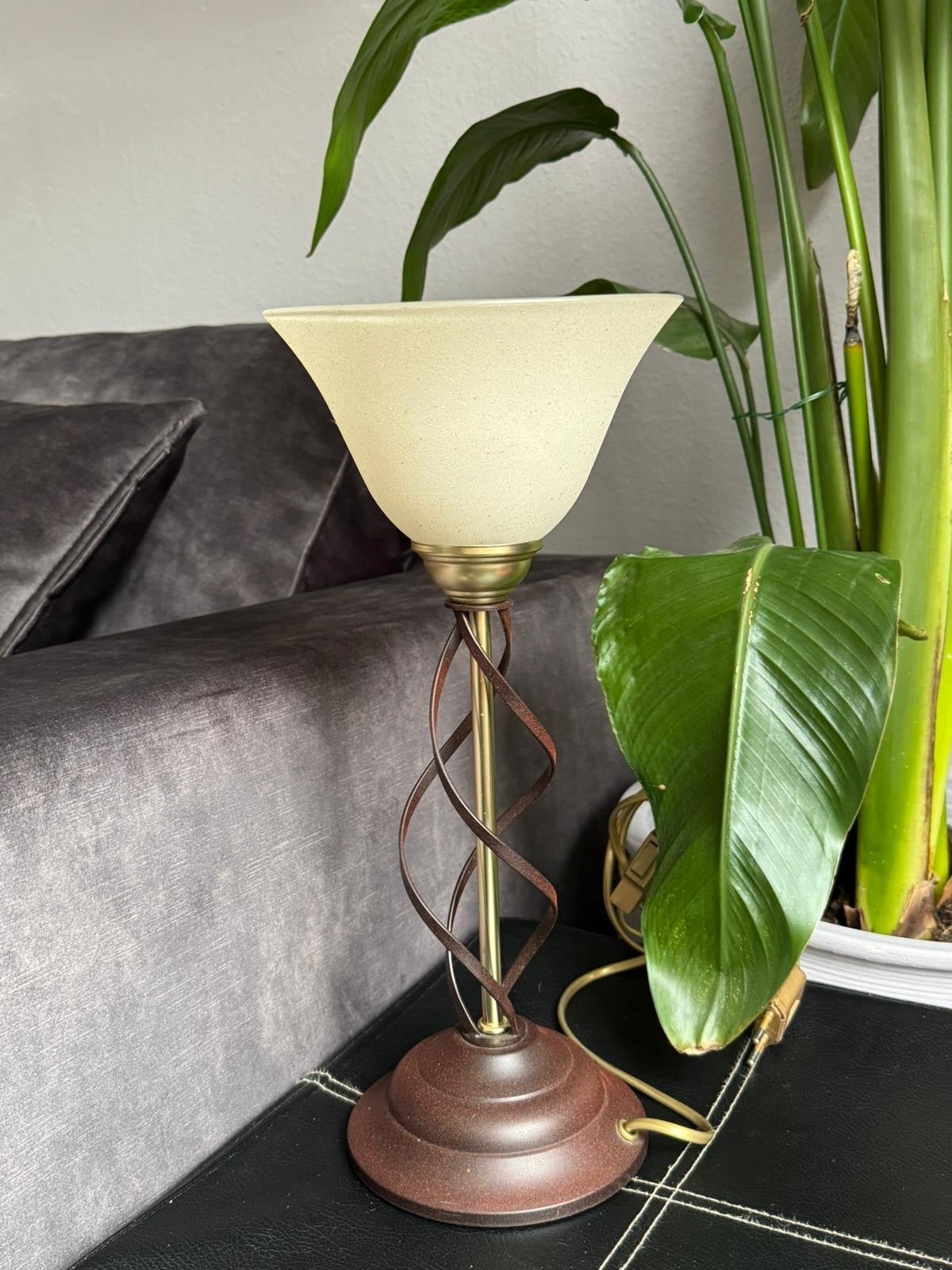 Vintage Stijl Tafellamp met Gedraaide Voet en Glazen Kap, Overige fittingen, Ophalen of Verzenden, A, A