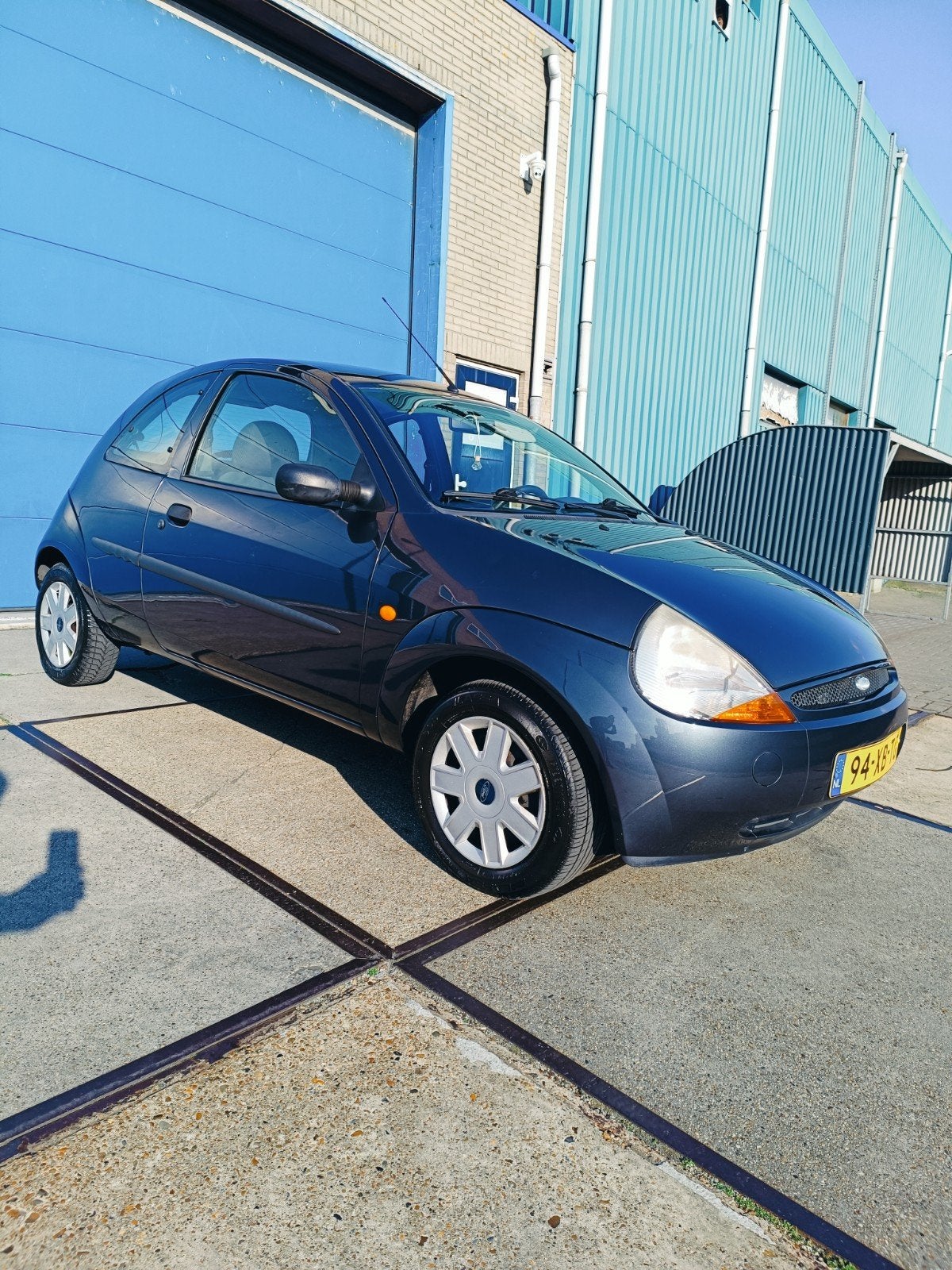 Ford Ka 1.3 I 44KW 2007 Grijs Airco elec ramen 81000km NAP, Auto's, Voorwielaandrijving, 1299 cc, Stof, 31 €/maand